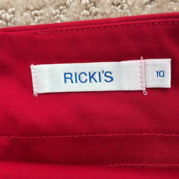 Lovely Red knee length skirt - Picture 6 of 7